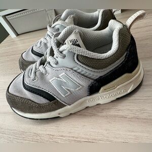 New Balance Boys Shoes size 9c